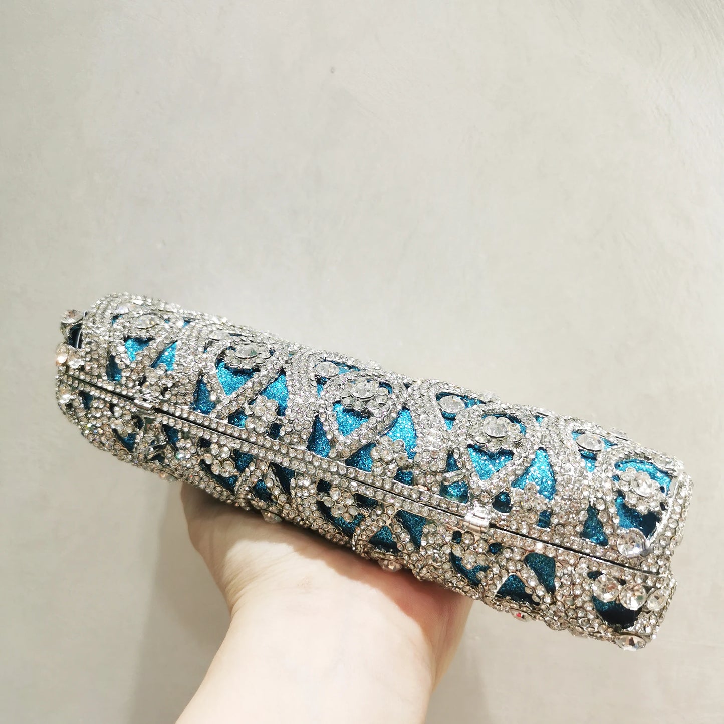 New Crystal Sky Blue Woman Clutch Purse Elegant Stones Evening Metal Handbag Bridal Wedding Party Clutches